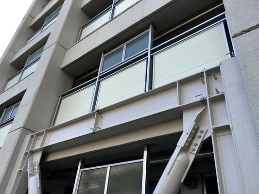 都営住宅 (東京都墨田区)；アルティマ防鳥ワイヤー