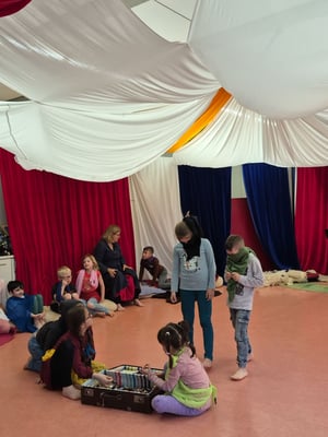 Steinebergschule Hedelfingen - Theaterprojekt "Magisches Freundschaftszelt" in der Osterferienbetreuung 2025