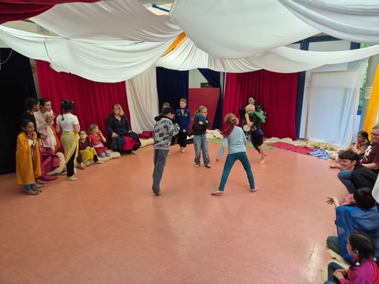 Steinebergschule Hedelfingen - Theaterprojekt "Magisches Freundschaftszelt" in der Osterferienbetreuung 2025