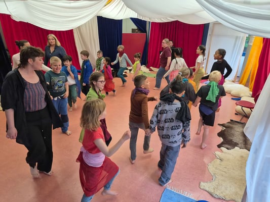Steinebergschule Hedelfingen - Theaterprojekt "Magisches Freundschaftszelt" in der Osterferienbetreuung 2025
