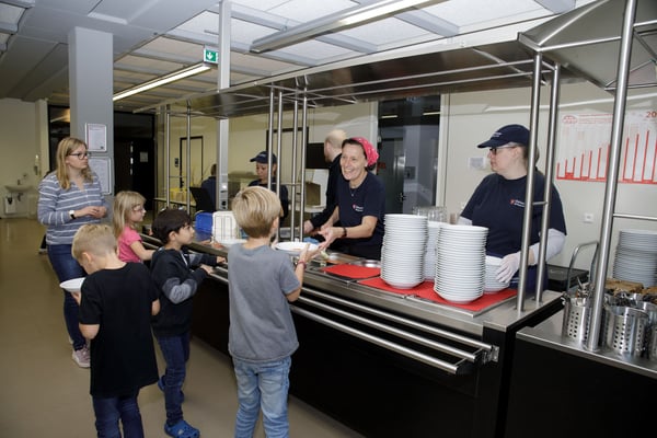 Mittagessen, Mittagsband und Themenangebote in der Steinenbergschule in Stuttgart Hedelfingen
