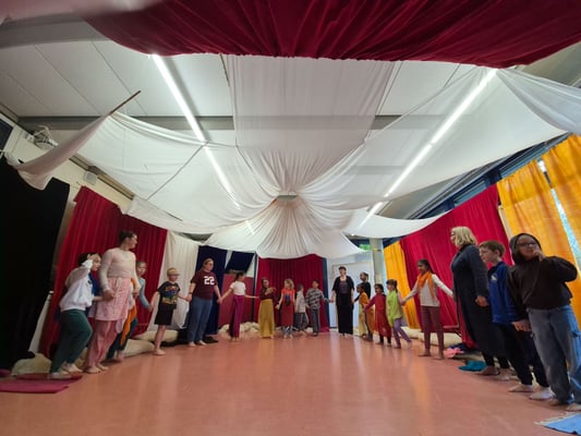 Steinebergschule Hedelfingen - Theaterprojekt "Magisches Freundschaftszelt" in der Osterferienbetreuung 2025