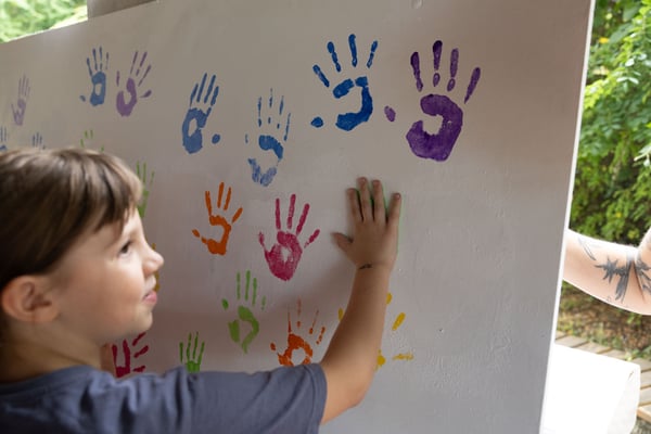 Die Wilhelmschule Wangen und die Steinenbergschule Hedelfingen feiern einen gemeinsamen Spielenachmittag zusammen