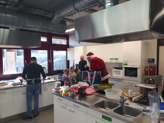 Der Nikolaus an der Steinenbergschule in Stuttgart-Hedelfingen