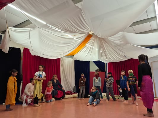 Steinebergschule Hedelfingen - Theaterprojekt "Magisches Freundschaftszelt" in der Osterferienbetreuung 2025