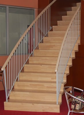  Escalier droit,  avec garde-corps bois métal