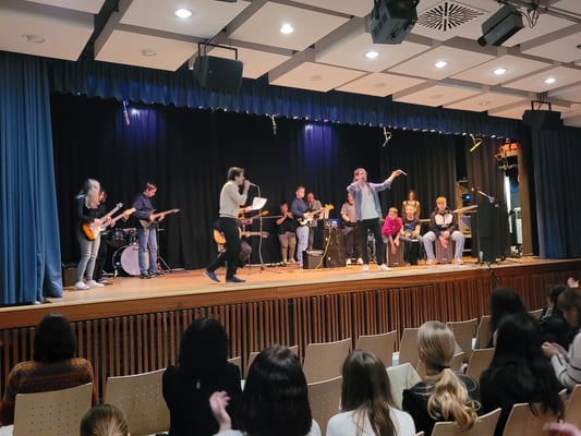 Die Projektwochenband spielte "Zusammen" von Fanta4 und Clueso