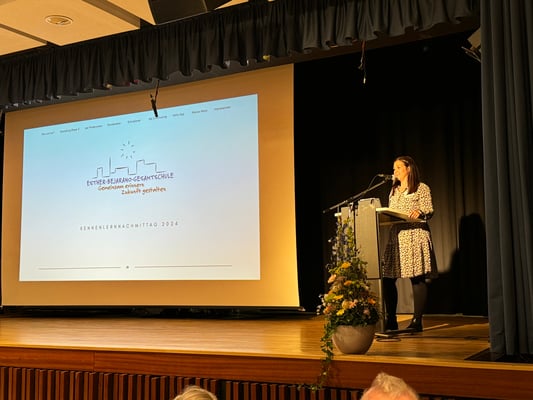 Die Abteilungsleiterin der Stufen 5-7, Frau Kocabiyik-Bas 