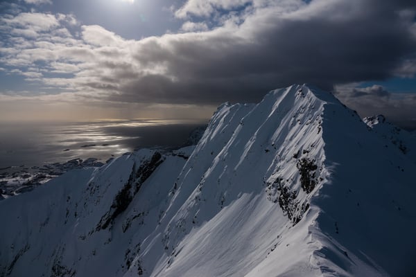 Auch der Stortind ist ein Skiberg, heute sieht er wild aus, wie das Wetter auf den Lofoten