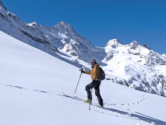 Ab und zu kann ich kurz die Führung übernehmen, aber Carlo spurtet nach jedem Schnappschuss gleich wieder an die Spitze