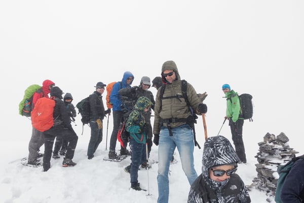 Nach knapp zwei Std. Aufstieg stehen wir beim Gipfelsteinmann nahe vom Roten Totz