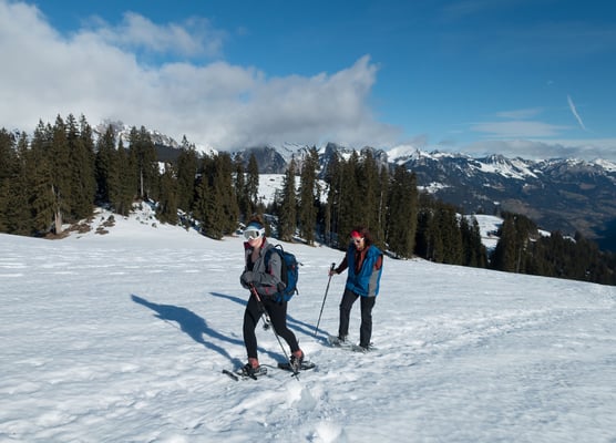 Franziska ist weniger im Schuss, einarmig unterwegs müssen wir auf technisch ganz einfaches Gelände achten