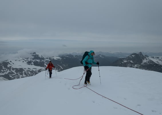 ...auch am nächsten Tag donnert es beim Erreichen des Gipfels von der Dent Blanche herüber, dieses Gewitter ist zum Glück weit entfernt am vorüber ziehen
