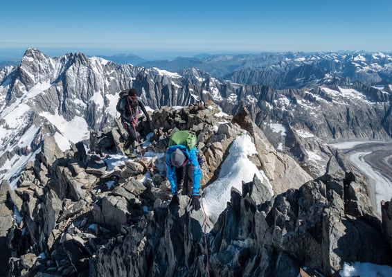Anregende, aber einfache Kletterei kurz unter dem Gipfel