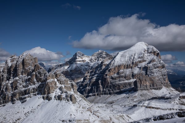 Die andere Seite des Lagazuoi, rechts anschliessend die Tofana di Dentro, Tofana di Mezzo und Tofana di Rozes