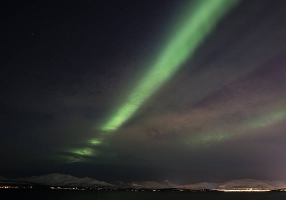 Der Nordlichtalarm ist aktiv doch leider verhindert eine zarte Wolkenschicht einen wirklich guten Blick auf die kräftige Aurora Borealis