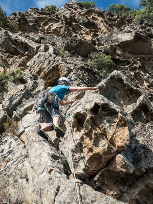 Mit Marlies klettere ich den etwas kürzeren Arète de Corte an der Punta Zurmulu.