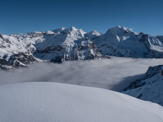 Auch Kandersteg liegt unter dem Nebel, Sonne pur gibts für die Blüemlisalp, Fründenhorn und Doldenhorn und mich