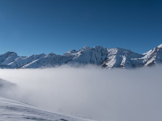 Nur zu schnell tauche ich in den grauen Wattebausch ein und fahre die letzten Meter etwas  weniger forsch bis zum Bergvagabund Büssli 