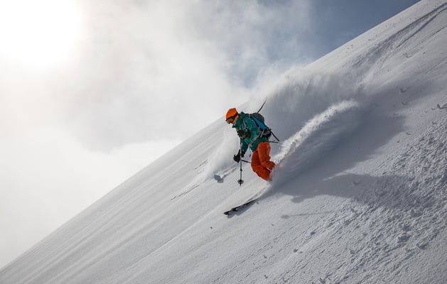 Danielle surft in einer Doppelwelle zum Hochgenuss