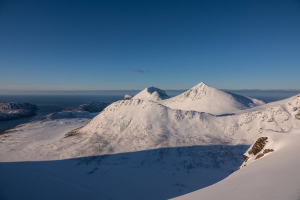 Die Weitsicht auf den Atlantik und potenzielle Gipfelziele nimmt uns gefangen