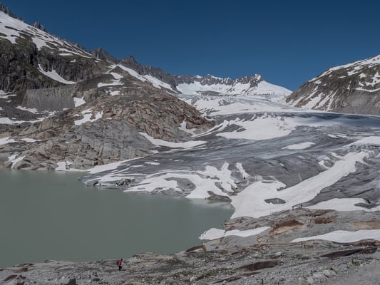 Der Gletschersee am Fusse des Rhonegletscher wird noch bis zum ersten flachen Boden anwachsen