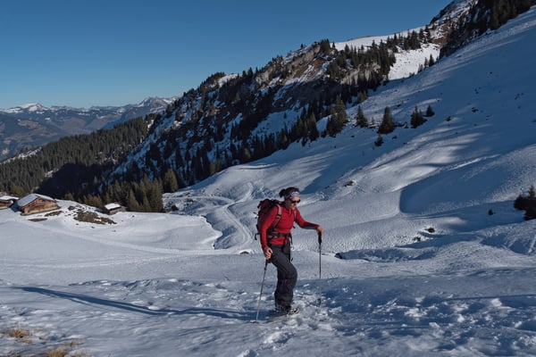 Trotz unserer geringen Ausgangshöhe auf gut 1100 Metern mussten wir die Schneeschuhe nicht lange tragen