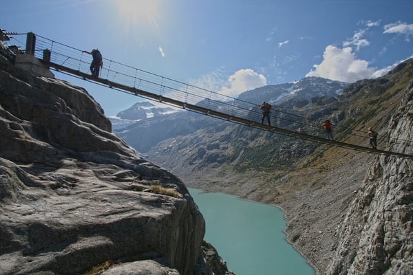  Erste spektakulärer Eindruck, der Gang über die 100 Meter hohe Hängebrücke