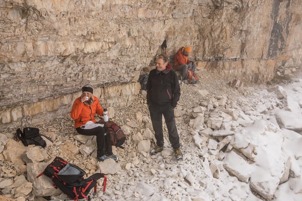 Unser heutiges Ziel ist der Piz Boe. Ob wir aus dem Nebelmeer herauskommen? Beim Frühstück konnten wir eine wolkenfreie Zone zwischen den Schichten ausmachen, aber wie so oft steigt der Nebel schneller als wir Wanderer