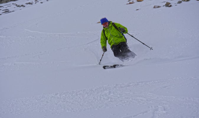 Hans zieht gekonnt seine Spuren in den Schnee