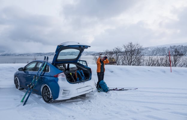 Der Ski ist nicht mein Ding, aber mit dem Spikes besetzten Hybrid komme ich ganz gut zurecht