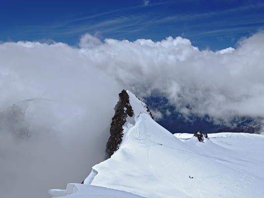 Blick von der Ludwigshöhe zum Corno Nero, rechts darunter das Balmenhorn, links die Vincentpiramid