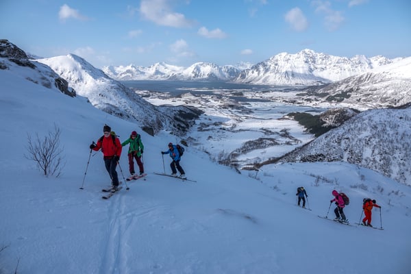 Mit jedem Höhenmeter wird der Ausblick auf Vestvagoya imposanter