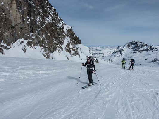 Da sind schon ein-zwei Tourengeher heruntergefahren, doch heute sind wir fast alleine zum Buin unterwegs