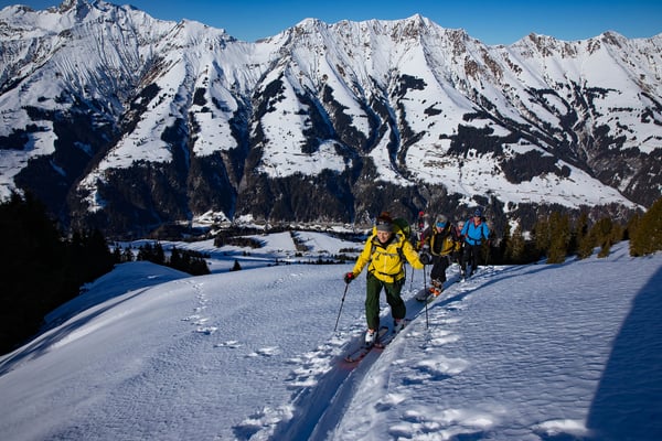 Zu Sechst peilen wir den wunderschönen Aussichtspunkt am Elsighorn an