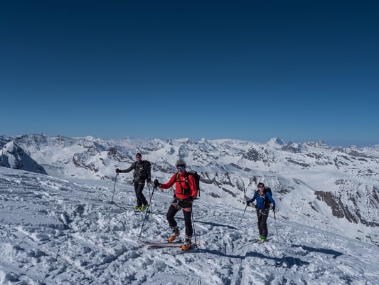 Durch einenwir gepflügten Kartoffelacker steigen wir Tags darauf zum Gran Paradiso empor