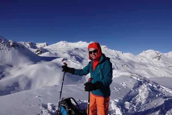 Nach der langen Anfahrt geniessen wir einen kurzen Augenblick die wärmenden Strahlen der Nachmittagssonne