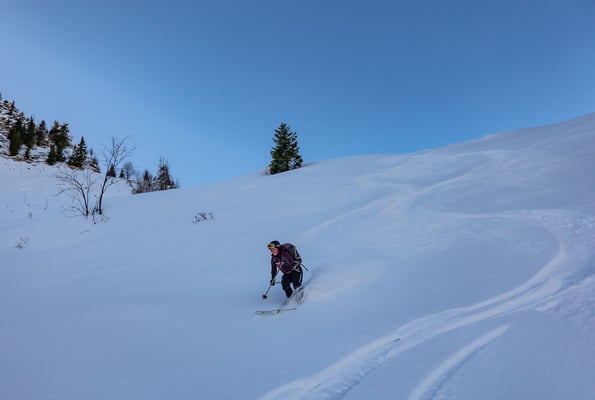 Susanne strahlt, so schönen Schnee habe sie noch nicht häufig gefahren, sagt sie; ich noch selten andere Qualität in diesem Winter