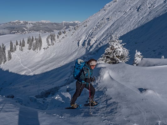 Ein steiler Abstieg erweist sich als einfacher als erwartet und auch der Aufstieg zur Lücke bietet keinen nennenswerten Schwierigkeiten