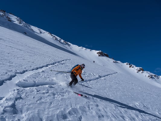 Auch die Abfahrt ist nicht ganz einfach, und wer hier mit angezogener Handbremse fährt, tut sich unnötig schwer