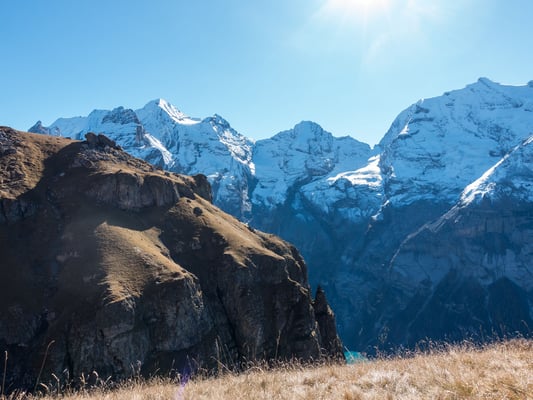Der Aufstieg Richtung Bire ist interessant und ausgesetzt. Erst oberhalb der zahlreichen Felsbänder kann ich die prachtvolle Aussicht entsprechend geniessen