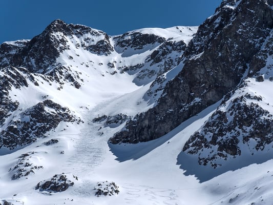 Am Grat die Einfahrt, erste Steilstufe nicht im Bild, dann die Traumhänge im unteren Teil, eine würdige Abschlusstour für meine Plaisirgruppe