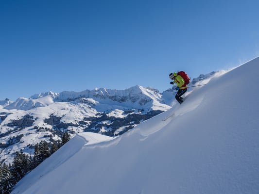 Carlo sticht in einen herrlichen Pulverhang
