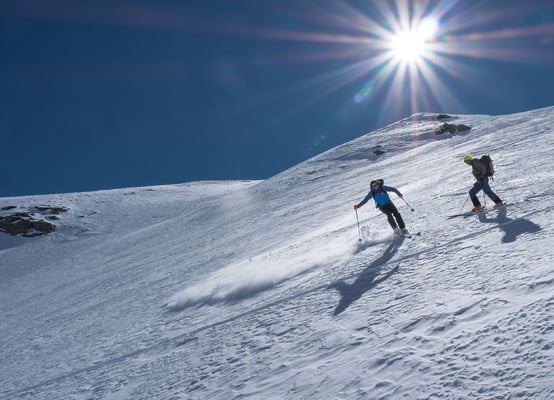Gar nicht so schlecht zum fahren, der leicht gepresste Windpulver im rassig steilen Hang