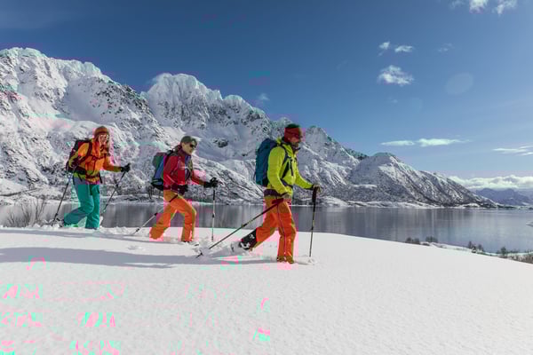 Der Meister unter den Schneeschuh Profis muss für den neuen Prospekt vor grandioser Kulisse schaulaufen