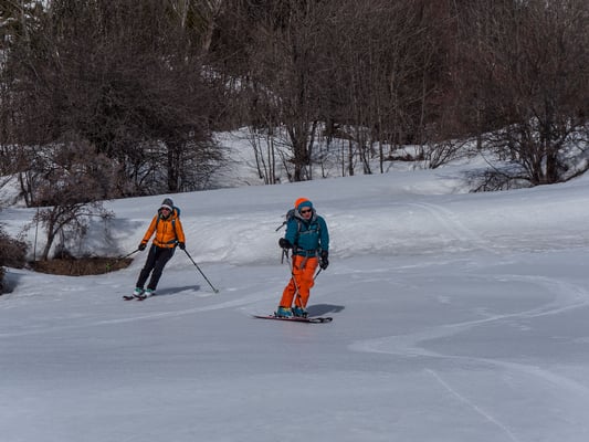 Trotzdem, die letzten Kurven zum Auto sind ein Genuss und das weitläufige Tourengebiet hält noch so manche feine Linie für uns bereit. Wir kommen wieder...