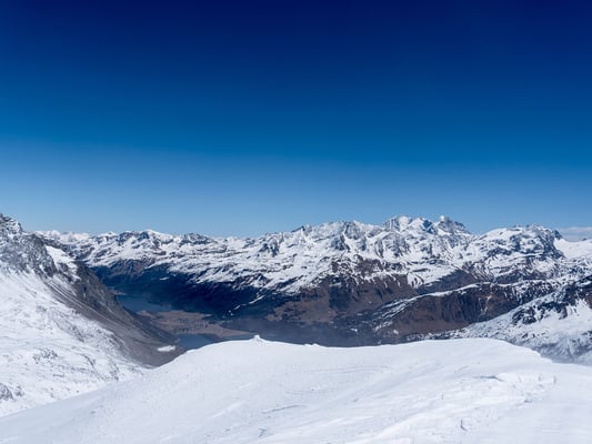 Silvaplanersee und Lej da San Murezzan, darüber der Corvatsch, Biancograt und Piz Bernina, Scerscen und Piz Roseg