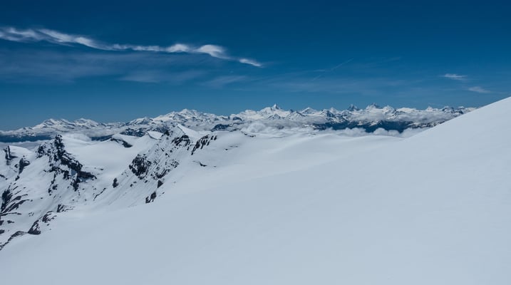 Grandiose Aussicht vom Wildstrubel. Soviele Holländer waren sicher noch nie zur selben Zeit auf diesem Gipfel