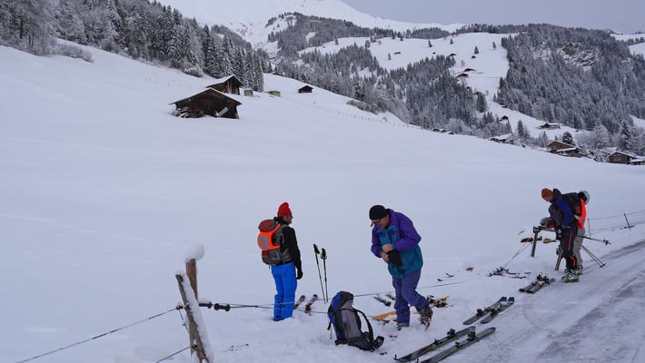 Mit der Blindenskischule Frutigland machen wir uns auf den Weg Richtung Mäggisserehore