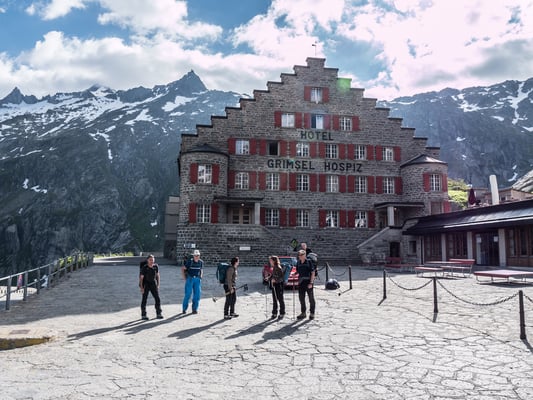 Gut gestärkt und ausgeruht machen wir uns nach dieser komfortablen Nacht auf den Weg zur Lauteraarhütte